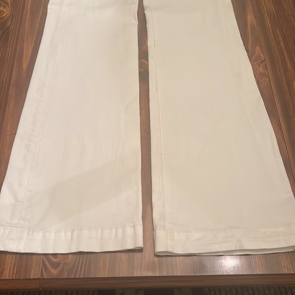7 OF ALL MANKIND WHITE BELL BOTTOMS/FLARES!!! Stretch and SUPER COMFY!